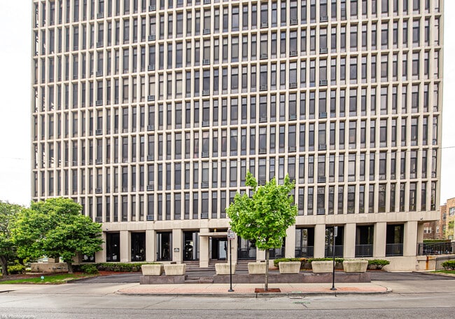 Building Photo - 6700 S South Shore Dr