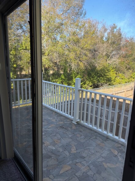 Building Photo - 144 Douglas Rd W