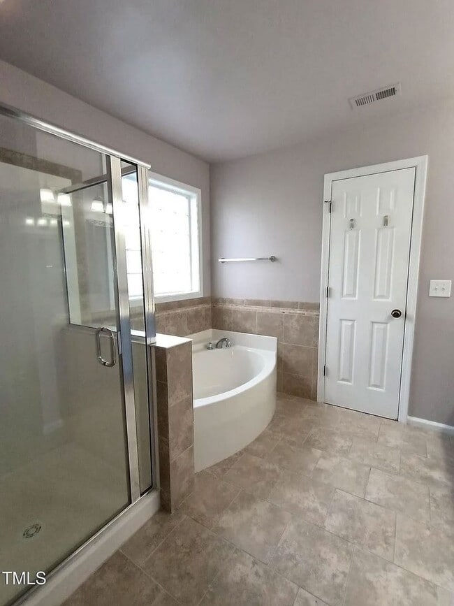 Building Photo - Sought After Riverwood Townhome!