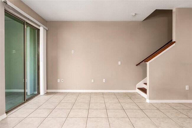 Building Photo - 724 Royal Empress Dr