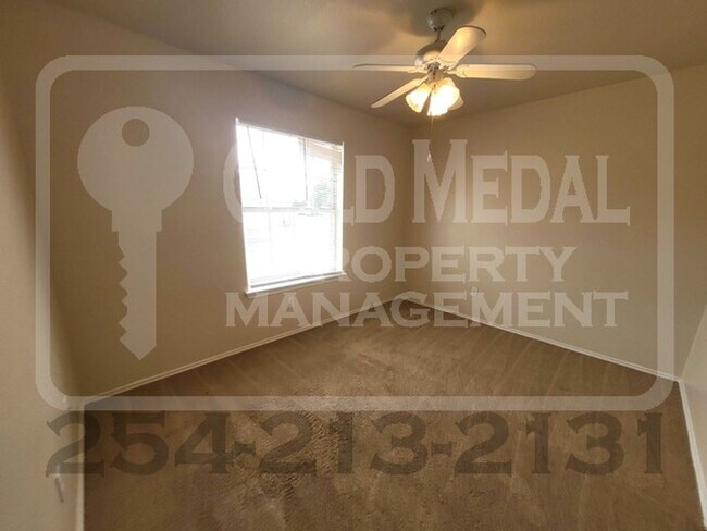 Building Photo - Charming 4-Bed, 2-Bath now available for r...