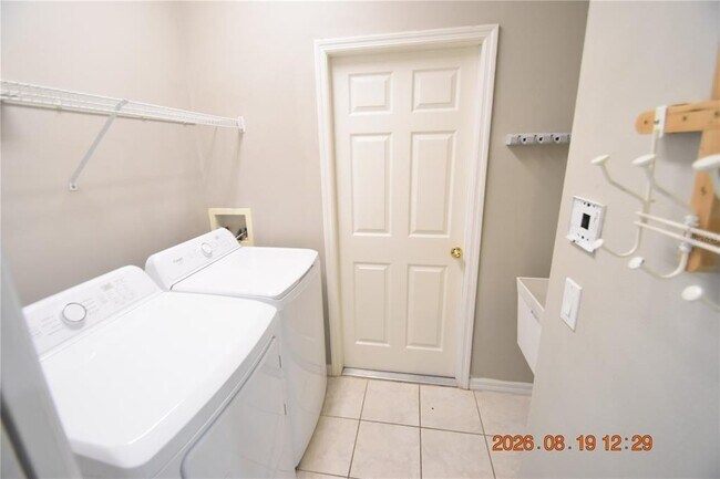 Building Photo - 644 Chesney Dr