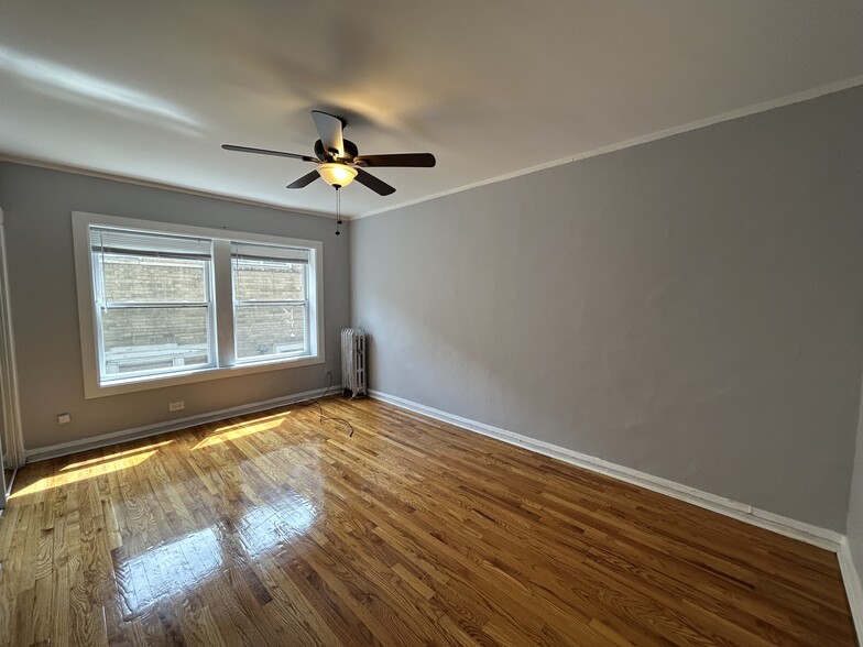 Building Photo - 6956 N Ashland Ave