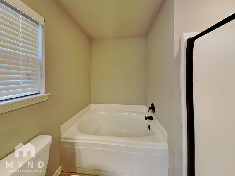 Building Photo - 113 Earnhardt Cir