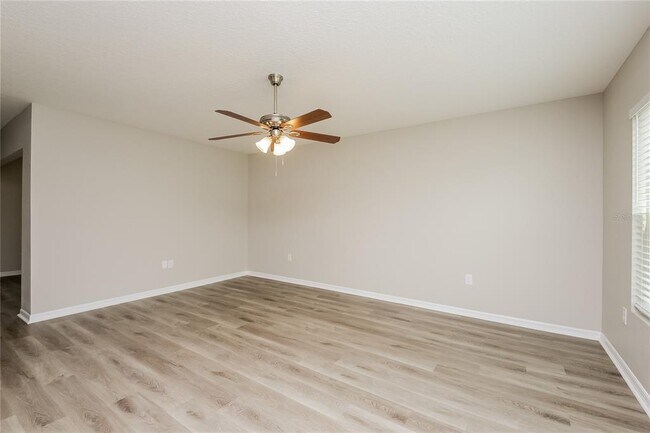 Building Photo - 318 Fern Ct