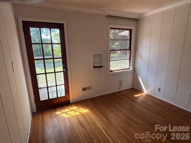 Building Photo - 6038 Preston Ln