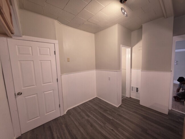 Building Photo - 15448 Log Cabin St