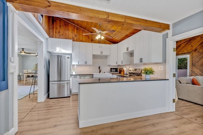 Building Photo - 525 S Crystal Lake Dr