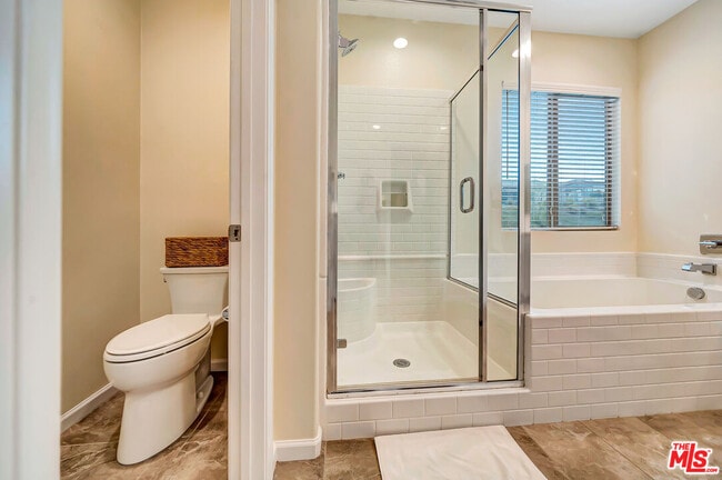 Building Photo - 25151 Golden Maple Dr