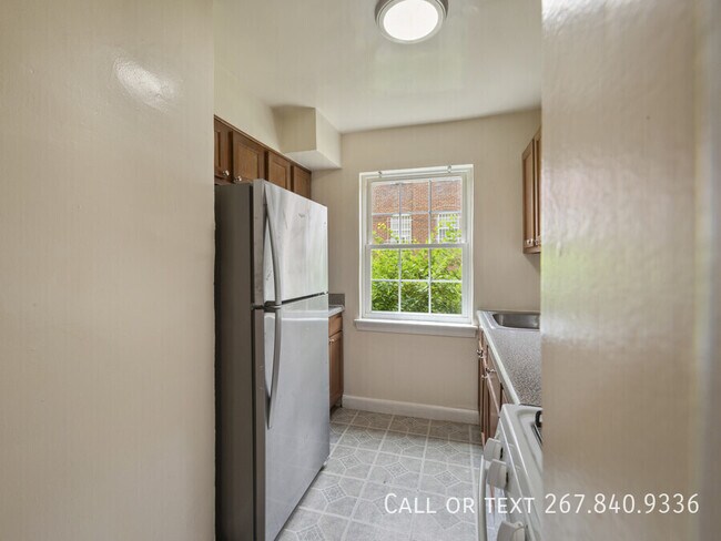 Building Photo - 30 Danbury St SE