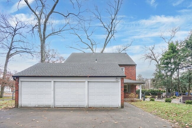 Building Photo - 350 Converse St