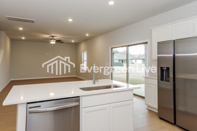 Building Photo - 103 Cool Cir