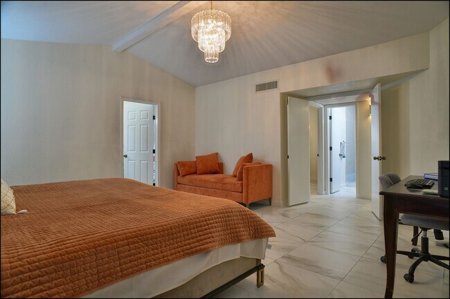 Building Photo - Available to View