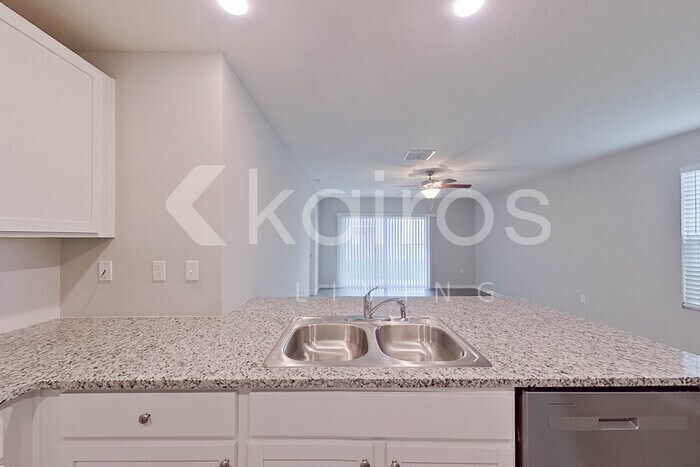 Building Photo - 8688 SW 43rd Ter