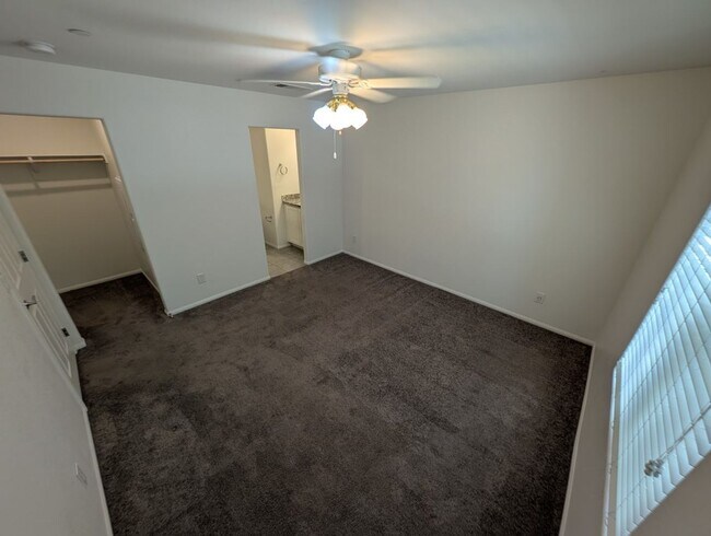 Building Photo - 664 Vetiver Ln