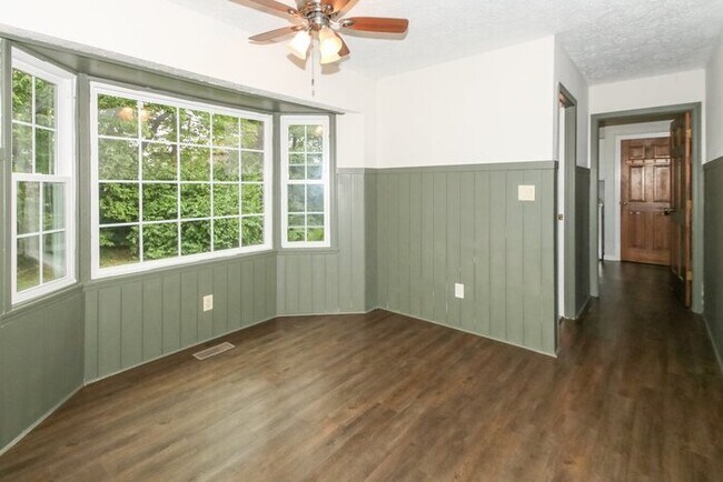 Building Photo - 4 Bedroom Carmel Home!