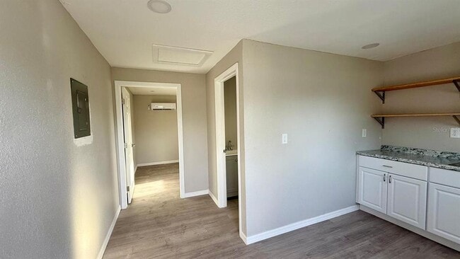 Building Photo - 1310 N Combee Rd