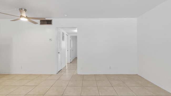 Building Photo - 711 SE 15th St