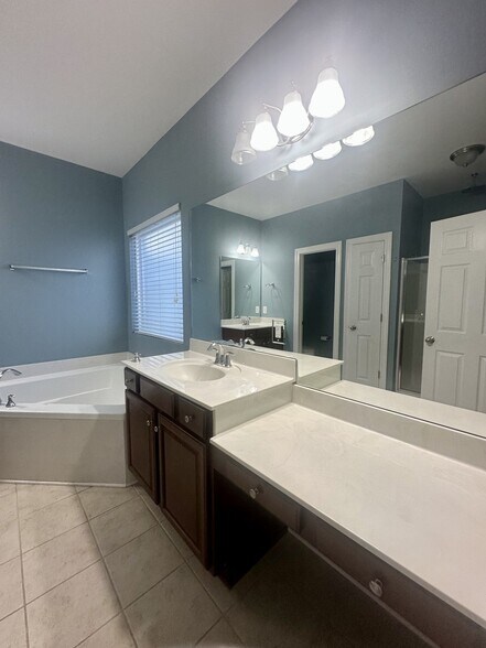 Building Photo - 402 Valley Spring Dr