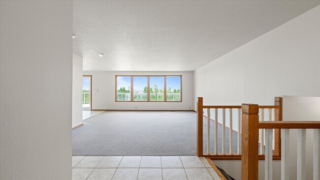Building Photo - Spacious 4-Level Home with Panoramic Views for Lease – Hills West, South Richland – $2,800/mo