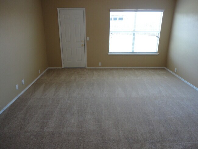 Building Photo - 1505 Shady Shores Dr