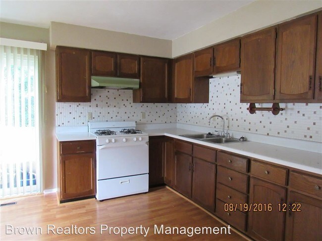 Building Photo - 9139 Wedgewood Dr