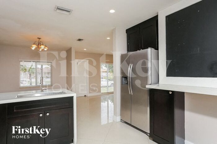 Building Photo - 320 W 62nd St