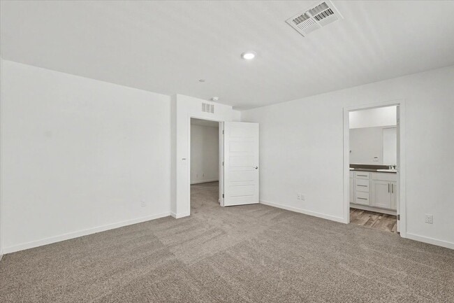 Building Photo - 9653 Horseshoe Cyn St