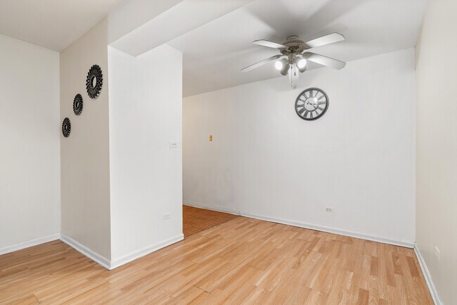 Building Photo - 5310 N Chester Ave