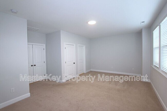 Building Photo - 1328 Farm Pond Trail