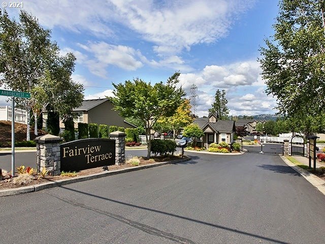 Gated Entrance - 21913 NE Larkspur Ln