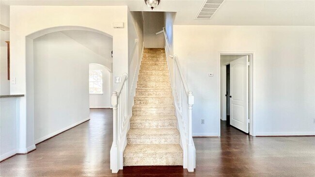 Building Photo - 1102 Middle Brook Dr