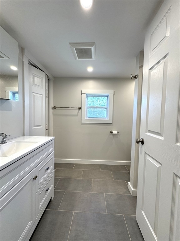 Building Photo - 142 Main St