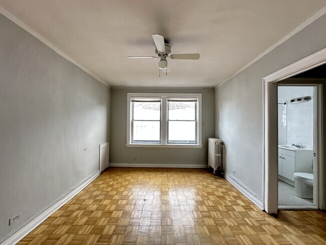 Building Photo - 716 W Belmont