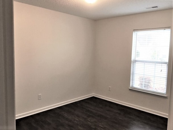 Building Photo - 113 Longbourne Way