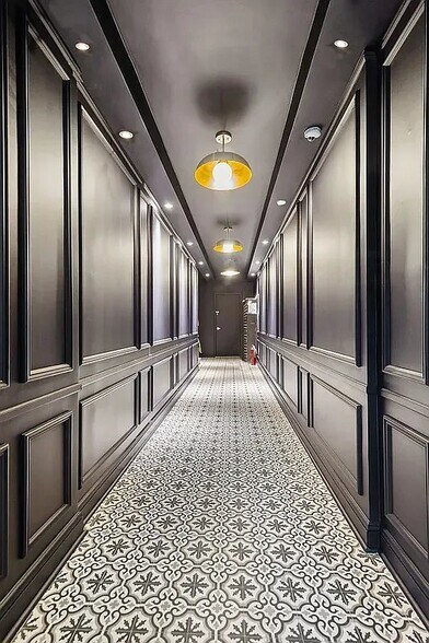 Building Photo - 137 Thompson St