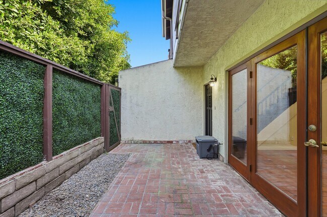 Building Photo - 2406 Aviation Blvd