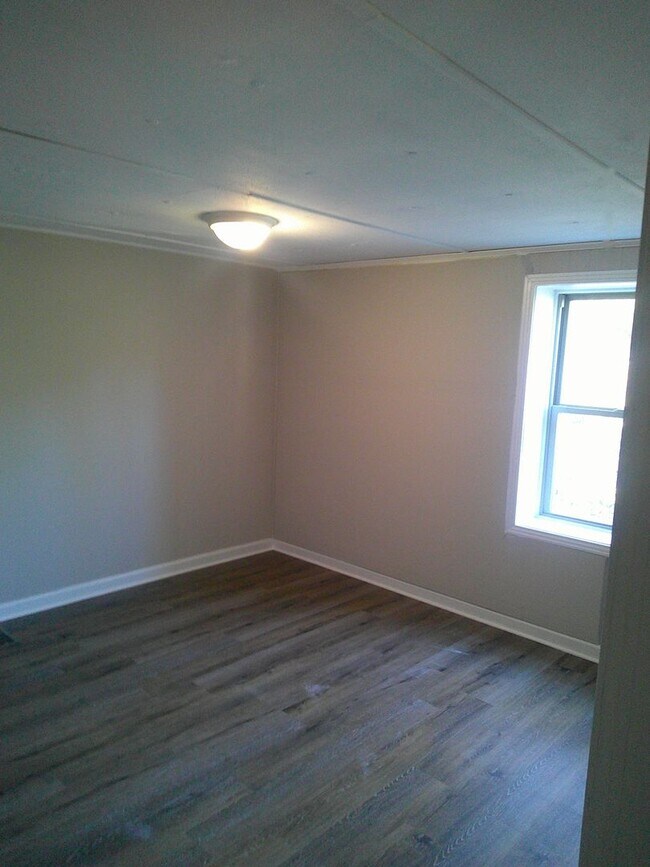 Building Photo - 779 Ridge Crest Dr