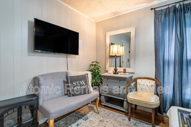 Building Photo - 714 E Jefferson St