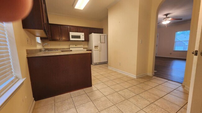 Building Photo - 299 High Ridge Dr