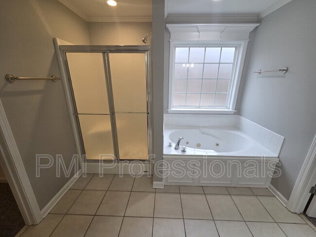 Building Photo - 617 Rambush Dr