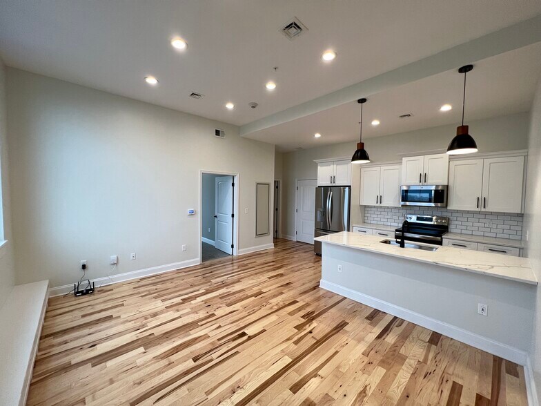 Building Photo - 409 Lackawanna Ave