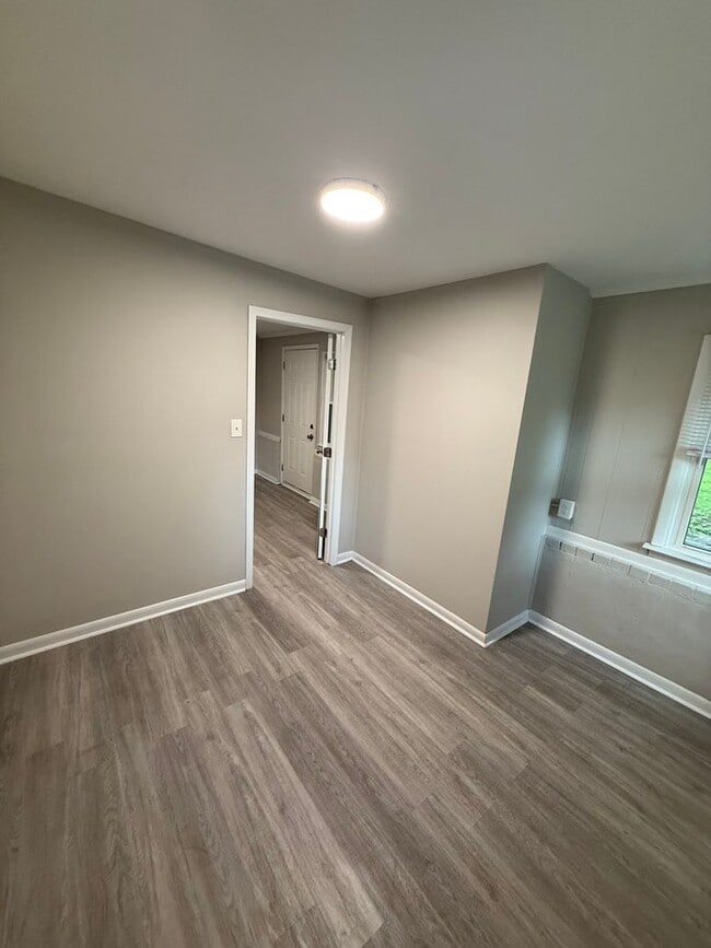 Building Photo - 3 bedroom 1.5 bath rancher