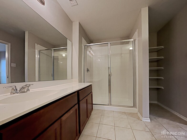 Building Photo - 1308 Basswood Ln