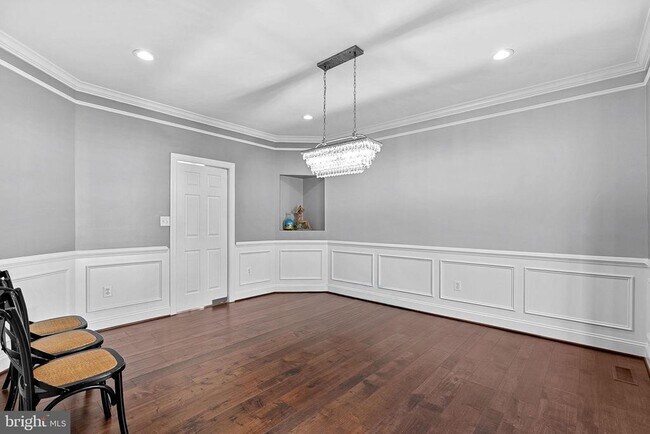 Building Photo - 8138 Rondelay Ln