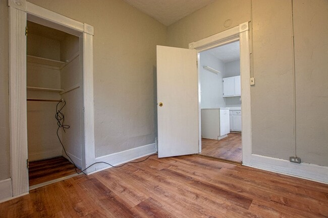 Building Photo - 2 Bedroom / 1 Bath House