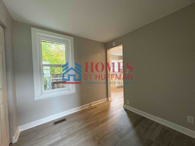 Building Photo - Two Bedroom House | Updated | Deposit Special