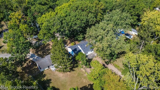 Building Photo - 4120 Lotus Dr