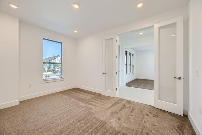 Building Photo - 9213 Spire View