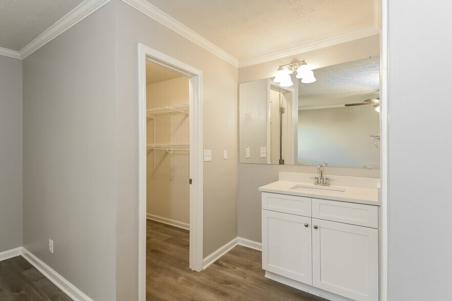 Building Photo - 5475 Ballard Way